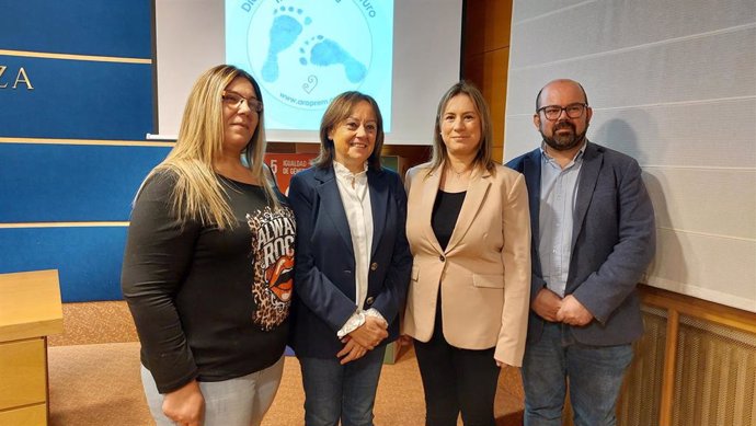 La presidenta de Araprem, María José Aguilar; la diputada provincial Charo Lázaro; la tesorera de Araprem, Noemí San Gil; y el alcalde de Cariñena y miembro de la asociación, Sergio Ortiz.