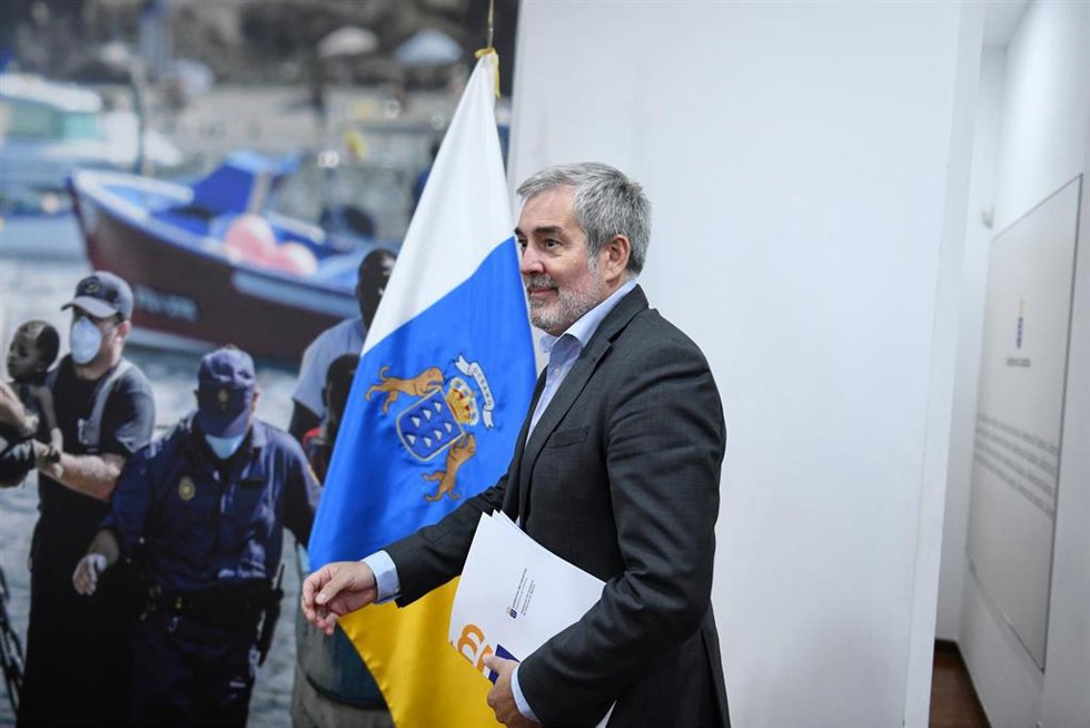 Archivo - El presidente de Canarias, Fernando Clavijo, a su llegada a la comparecencia ante los medios de comunicación, en la Sede de la Delegación del Gobierno de Canarias, a 17 de septiembre de 2024, en Madrid (España). Dicho acto se produce tras la r