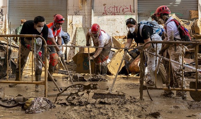 Cruz Roja moviliza 175 voluntarios de Andalucía para ayudar a los afectados por la DANA en Valencia.