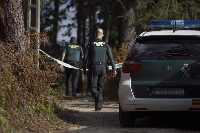 Agentes de la Guardia Civil en el lugar de los hechos, a 8 de noviembre de 2024, en Baiona, Pontevedra, Galicia (España). 