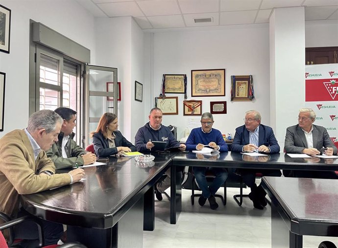 Reunión de los miembros de la La Plataforma 'Agua para todos, alimentos para el Mundo'.