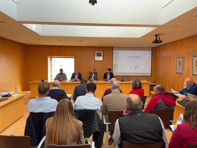 Reunión en el municipio de Órgiva.