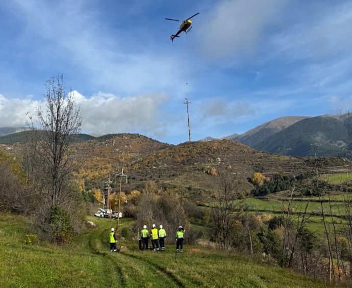 Endesa renueva una línea de media tensión en la Baixa Cerdanya (Lleida)