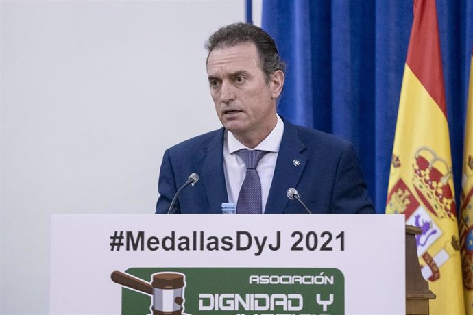 Archivo - El presidente de la Asociación Dignidad y Justicia, Daniel Portero, interviene en el acto de Entrega de las Medallas a la "Dignidad y Justicia"