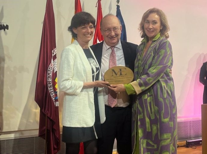 El Plan Director del Hospital San Pedro recibe el premio a la 'Mejor iniciativa de transformación asistencial'