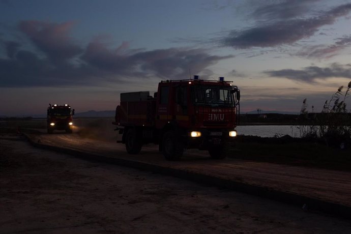 Dos camiones de la UME en La Albufera, a 10 de noviembre de 2024, en Valencia, Comunidad Valenciana (España). 