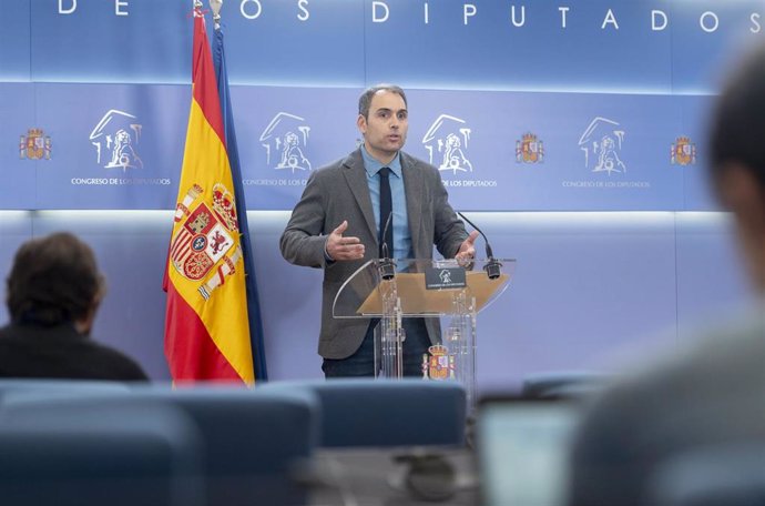 Archivo - El coordinador de IU Andalucía y diputado de Sumar en el Congreso, Toni Valero, durante una rueda de prensa, en el Congreso de los Diputados, a 13 de febrero de 2024, en Madrid (España). (Foto de archivo).