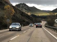 La Guardia Civil auxilia a 4 camiones en Pajares que sufrieron problemas de tracción por el desnivel y la humedad