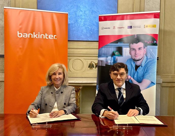 La presidenta de Bankinter, María Dolores Dancausa, y el vicepresidente ejecutivo de Fundación ONCE, Alberto Durán, renuevan el Convenio Inserta, sellado en 2004, con el fin de seguir promoviendo la inserción sociolaboral de personas con discapacidad