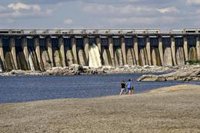 Ucrania alerta de posibles inundaciones en zonas de Donetsk y Dnipro tras un ataque ruso a una presa