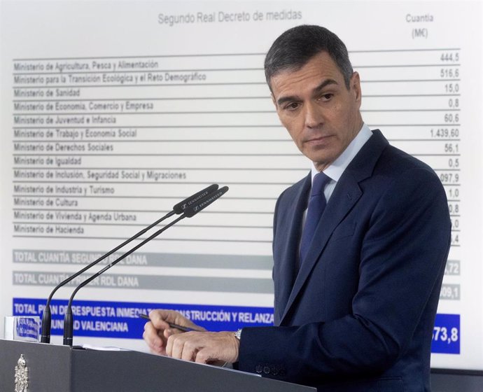 El presidente del Gobierno, Pedro Sánchez, durante una rueda de prensa posterior a la reunión del Consejo de Ministros, en el Palacio de La Moncloa, a 11 de noviembre de 2024, en Madrid (España). 