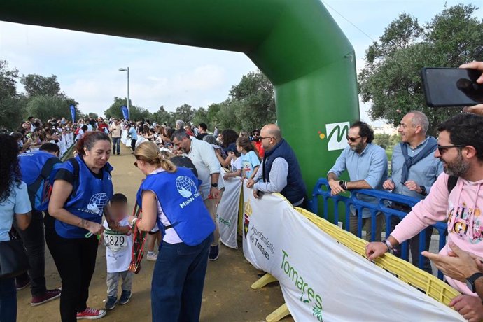 La carrera recauda fondos para la mejora de las capacidades de diagnóstico y atención del centro médico de Bamumbari.