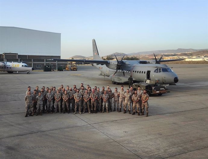 Militares del Mando Aéreo de Canarias que se han trasladado hasta tierras de Valencia para ayudar en los trabajos tras el paso de la DANA