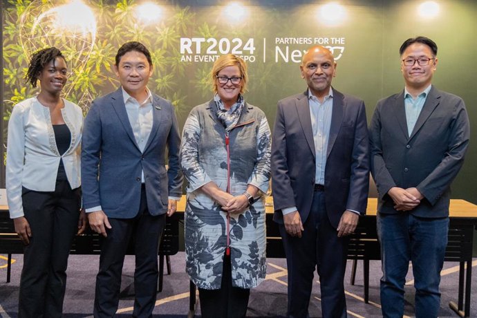 Kimasha (Kim) Williams, Manager, Communications - Europe RSPO; Piya Suri, Deputy Managing Director Commercial Excellence, GGC; Belinda Bowling, HCV Network Global Director, Joseph (JD) D'Cruz, CEO RSPO, Yen Hun Sung, Director, Standards and Sustainabili