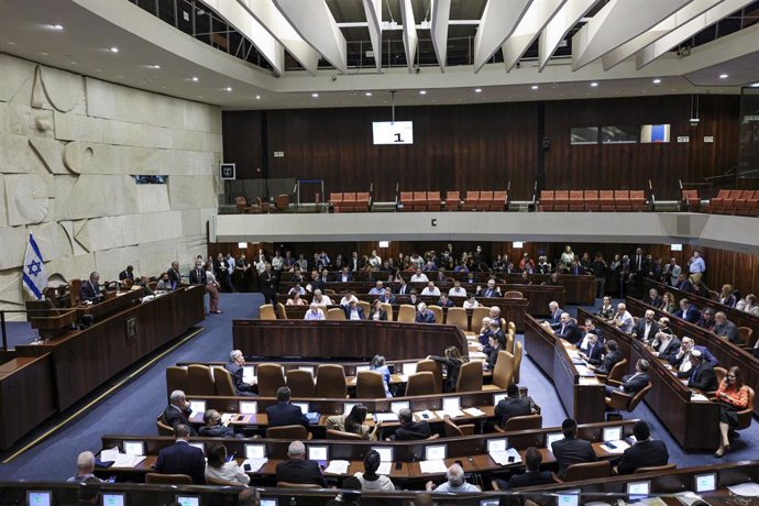 Archivo - 22 June 2022, Israel, Jerusalem: Lawmakers attend a session at the Knesset, the Israeli Parliament, during which lawmakers have voted in favour of dissolving the parliament, sending the country to its fifth general election in just over three ye