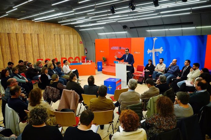 El secretario general de la FSA-PSOE, Adrián Barbón, interviene en la Convención Precongresual de la FSA-PSOE.