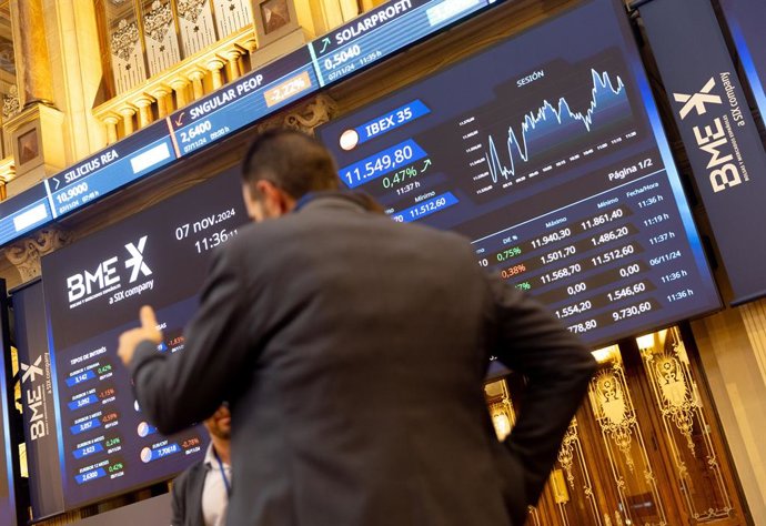 Paneles del Ibex en el Palacio de la Bolsa de Madrid, a 7 de noviembre de 2024, en Madrid (España). 