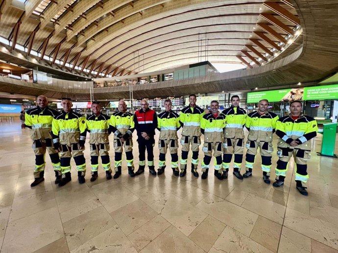 Contingente de Bomberos de Tenerife que parte a Valencia para participar en labores de reconstrucción