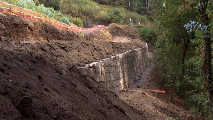 Archivo - Vecinos de Conxo y ecologistas alertan de la "destrucción" del Bosque del Banquete de Conxo con las obras del eje de movilidad impulsado por la Xunta de Galicia