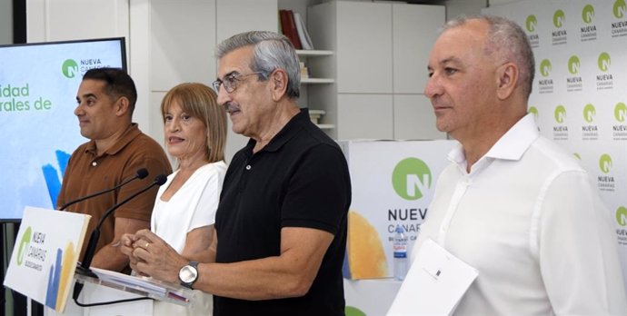 El presidente de NC-BC, Román Rodríguez, en una rueda de prensa para informar sobre los presupuestos autonómicos