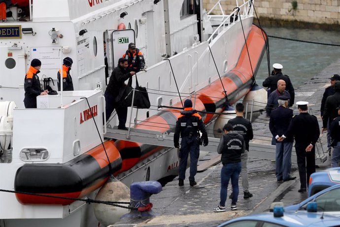 Italian Coast Guard patrol boat carrying the 12 migrants returned from Albania in the port of Bari, south Italy - October 19, 2024 - (photo by Nino Ratiani/LaPresse)...BARI 19 10 2024  Ã entrata nel porto di Bari la motovedetta della Guardia Costiera ita