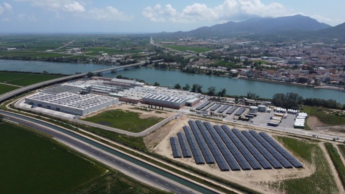 Imagen aérea de la planta de Saica Pack en Amposta (Tarragona)