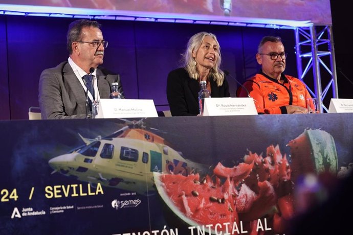 La consejera de Salud y Consumo, Rocío Hernández, en el III Simposium 'Actualización en Atención Inicial al Trauma Grave en Urgencias y Emergencias'.