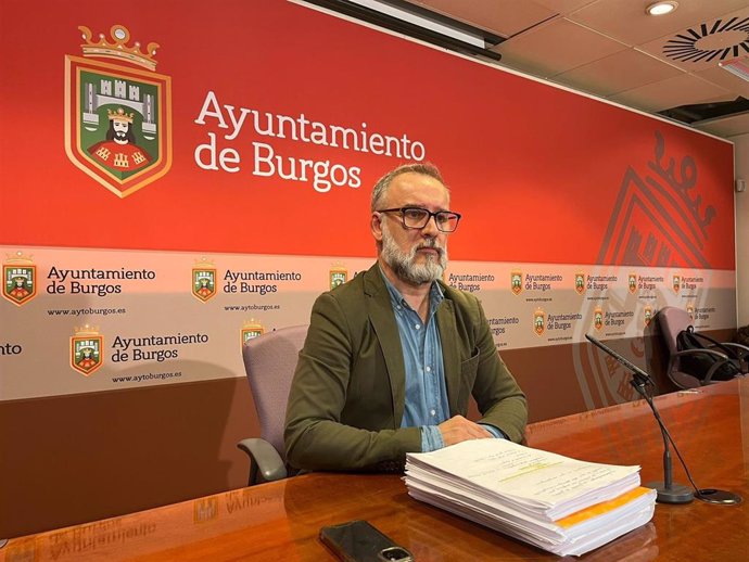 El concejal responsable del Servicio de Movilidad y Transportes del Ayuntamiento de Burgos, José Antonio López, en rueda de prensa.