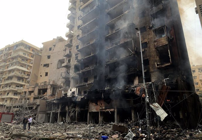 Daños en un edificio en la capital de Líbano, Beirut, tras una serie de bombardeos perpetrados por el Ejército de Israel (archivo)