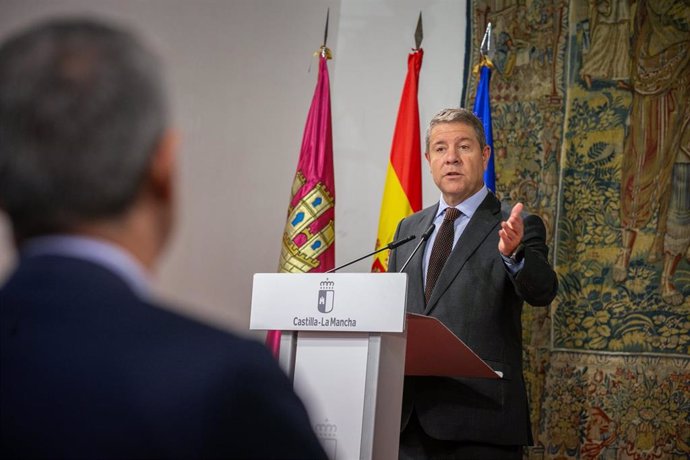 El jefe del Gobierno regional, Emiliano García-Page, ha presidido, en Toledo, la firma de los convenios de colaboración con UCLM Y UAH