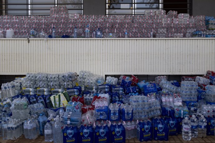 Decenas de botellas de agua, a 2 de noviembre de 2024, en Valencia, Comunidad Valenciana (España).