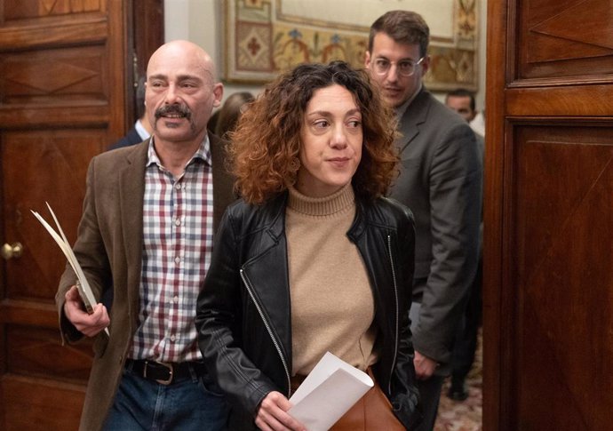 (I-D) Los diputados de Sumar, Txema Guijarro; Aina Vidal y Jorge Pueyo, a su llegada a una reunión de la Junta de Portavoces, en el Congreso de los Diputados, a 29 de octubre de 2024, en Madrid (España).