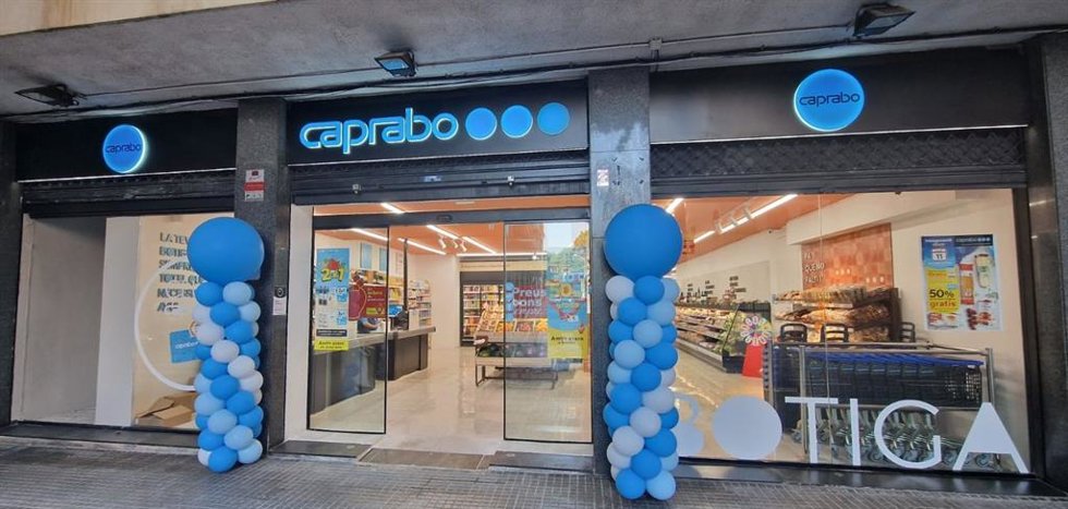 Archivo - Agro.- Caprabo abre un supermercado en Capellades (Barcelona)