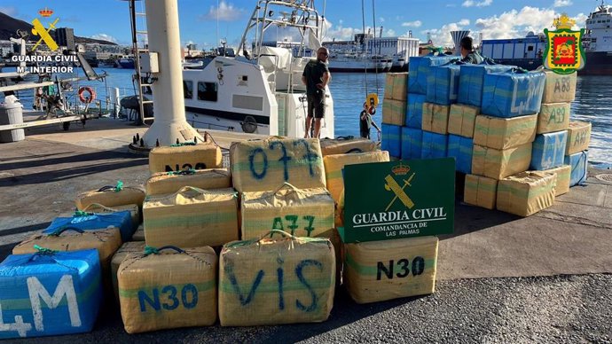 Hachís incautado por Guardia Civil en dos neumáticas