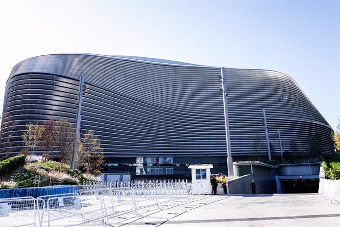 Archivo - Vista general del Estadio Santiago Bernabéu