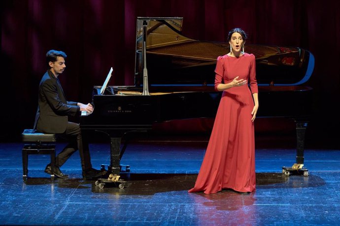 La soprano onubense Soraya Méncid, primer premio en el XX Certamen Nuevas Voces Ciudad de Sevilla.