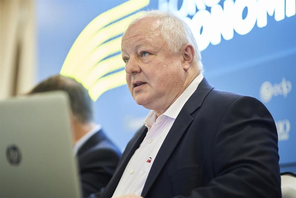 Archivo - El director ejecutivo de la Fundación de Estudios de Economía Aplicada (FEDEA), Ángel de la Fuente, participa en el Foro Económico de El Diario Montañés, en el Hotel Bahía, a 6 de septiembre de 2023, en Santander, Cantabria (España). El analis