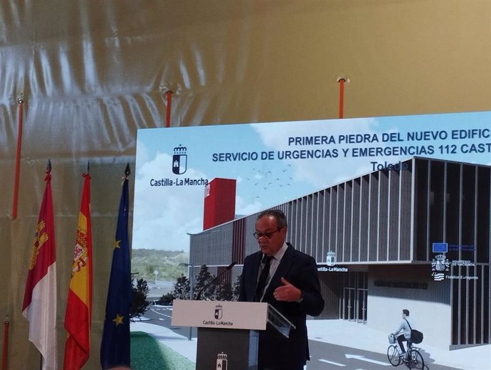 El consejero Juan Alfonso Ruiz Molina durante el acto de colocación de las nuevas instalaciones del 112 de Castilla-La Mancha.