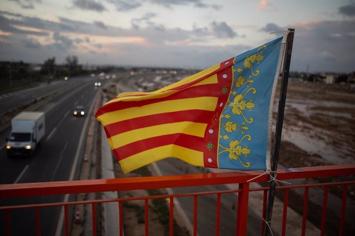 Una bandera de Valencia, a 7 de noviembre de 2024, en Valencia, Comunidad Valenciana (España). 