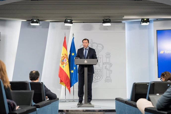 El ministro de Transportes y Movilidad Sostenible, Óscar Puente, durante una rueda de prensa posterior al Comité de crisis para el seguimiento de los efectos de la DANA