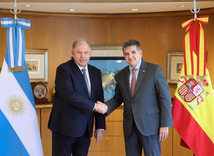 El ministro de Exteriores de Argentina, Gerardo Werthein, recibe al embajador de España, Joaquín de Arístegui