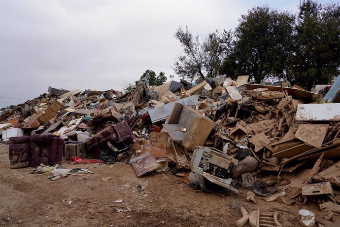 Zona habilitada para los residuos de la DANA, a 6 de noviembre de 2024, en Castellar, Valencia