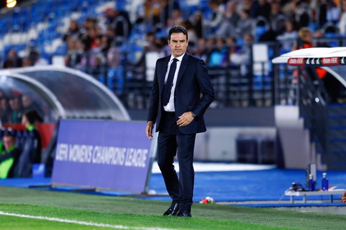 Alberto Toril, head coach of Real Madrid, looks on during the UEFA Women’s Champions League, Group B, football match played between Real Madrid and Celtic FC at Alfredo Di Stefano stadium on October 17, 2024, in Valdebebas, Madrid, Spain.