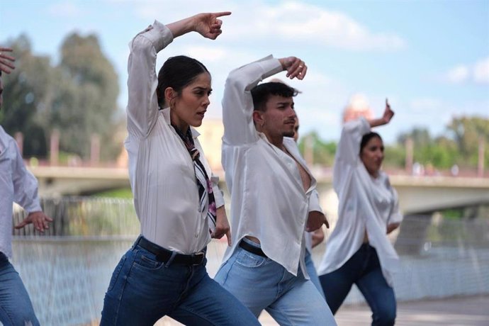 Un baile por abandolaos abre el programa del Día del Flamenco en Málaga desde el Muelle 1