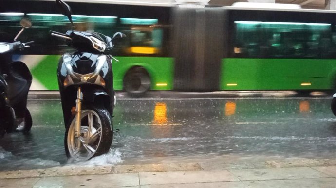 La lluvia descargando con intensidad en Palma (Mallorca).