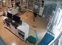 La Guardia Civil detiene a tres jóvenes como presuntos autores del robo en una farmacia de Águilas (Murcia)