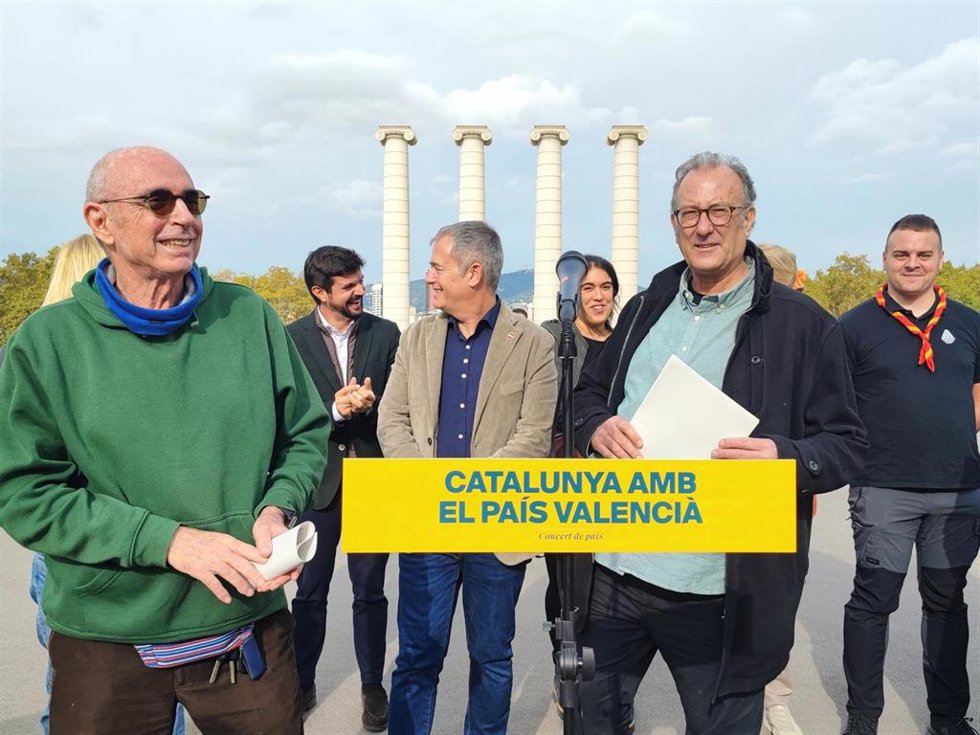 El presidente de la ANC, Lluís Llach, y el presidente de nmium, Xavier Antich, en Barcelona, a 12 de noviembre de 2024