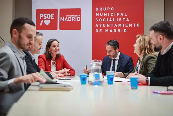 La portavoz socialista en el Ayuntamiento de Madrid, Reyes Maroto, en una reunión de trabajo con su homólogo en Málaga, Daniel Pérez Morales