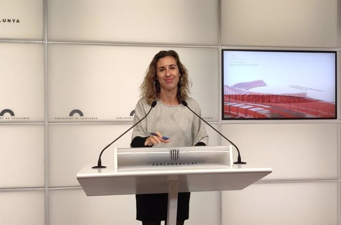 La líder de la CUP en el Parlament, Laia Estrada, en rueda de prensa