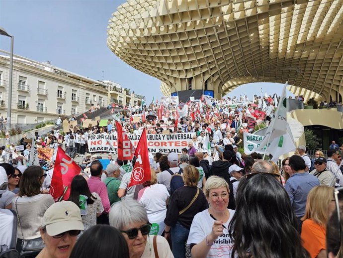 Archivo - Manifestación de Marea Blanca en Sevilla. (Foto de archivo).